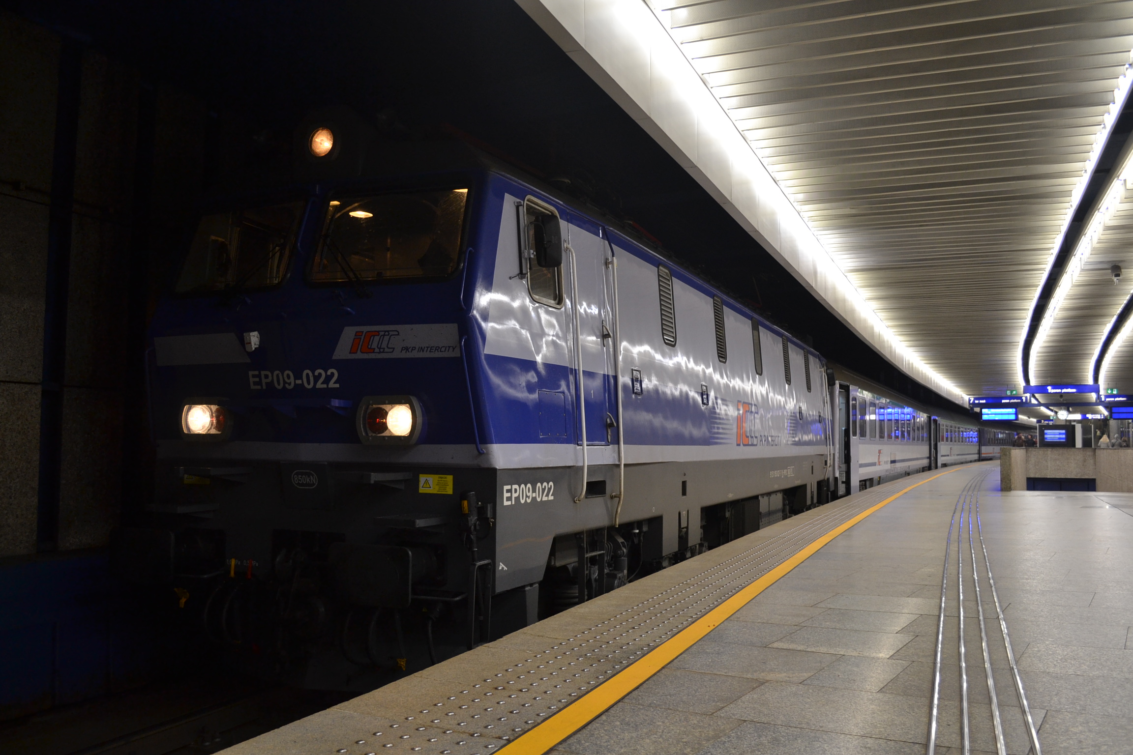 【昭和回顧録】ユーロナイトの客車三段式寝台を使ってブダペスト～クラクフ～ワルシャワを旅してみた