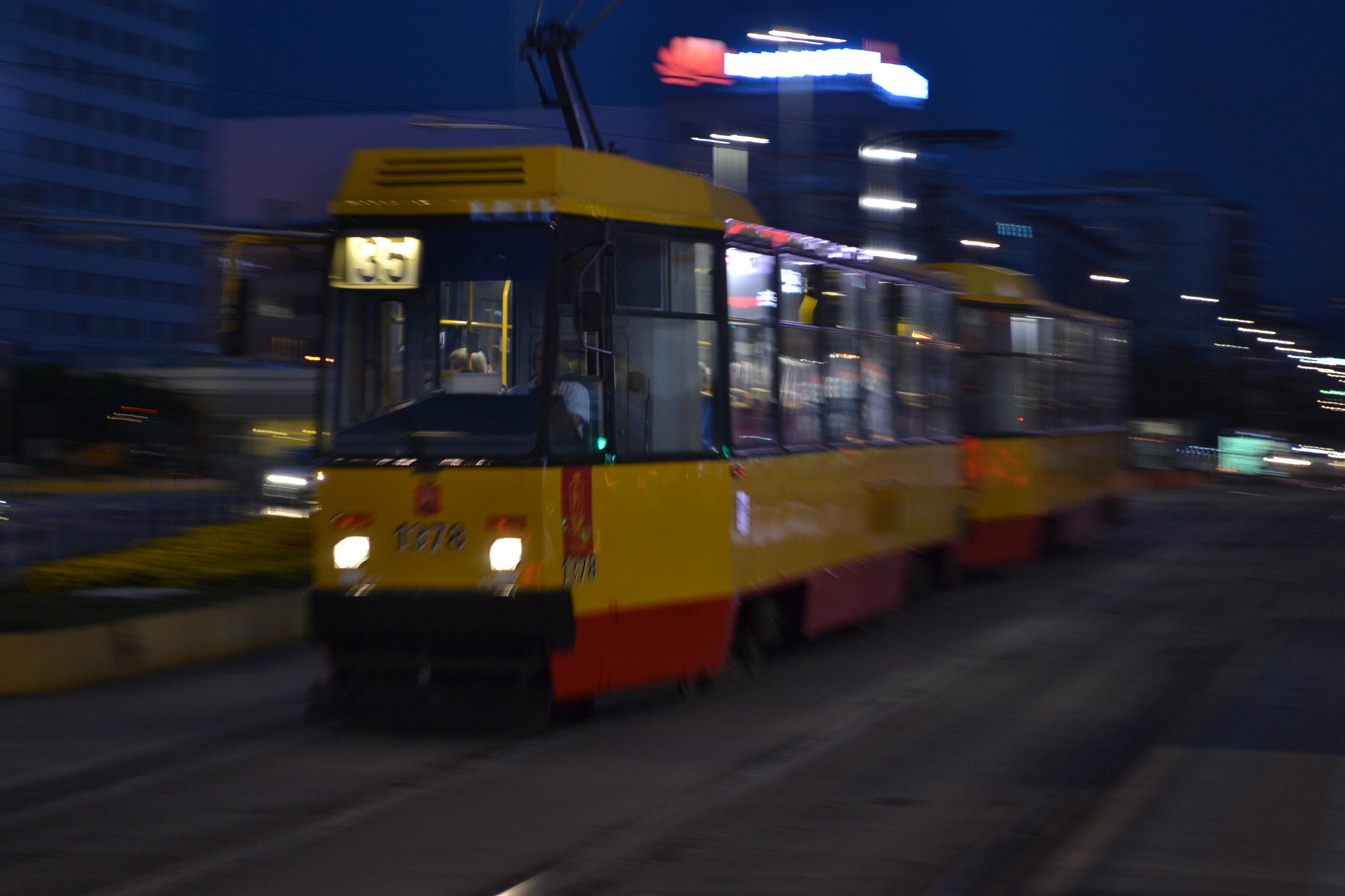 ワルシャワのトラム・メトロ・バスのチケットの種類と金額は？