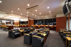 飛行機を利用する際に割安で空港ラウンジを利用する方法