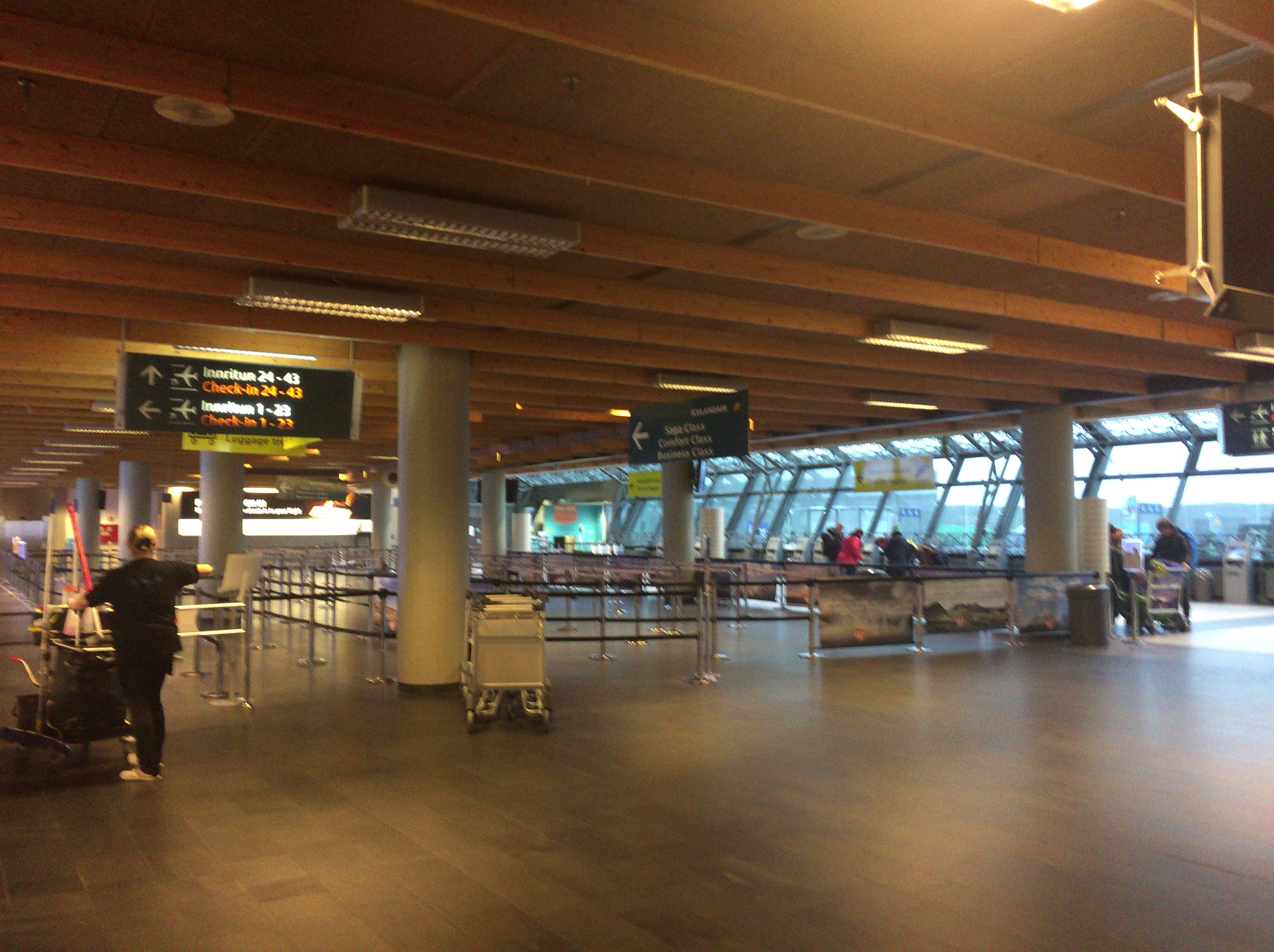 アイスランド・ケフラヴィーク国際空港はなかなかの曲者空港！