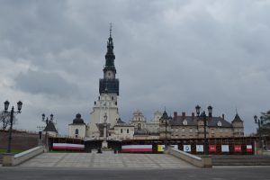 チェンストホヴァではヤスナ・グラ修道院で「黒い聖母」のアイコンを見よう