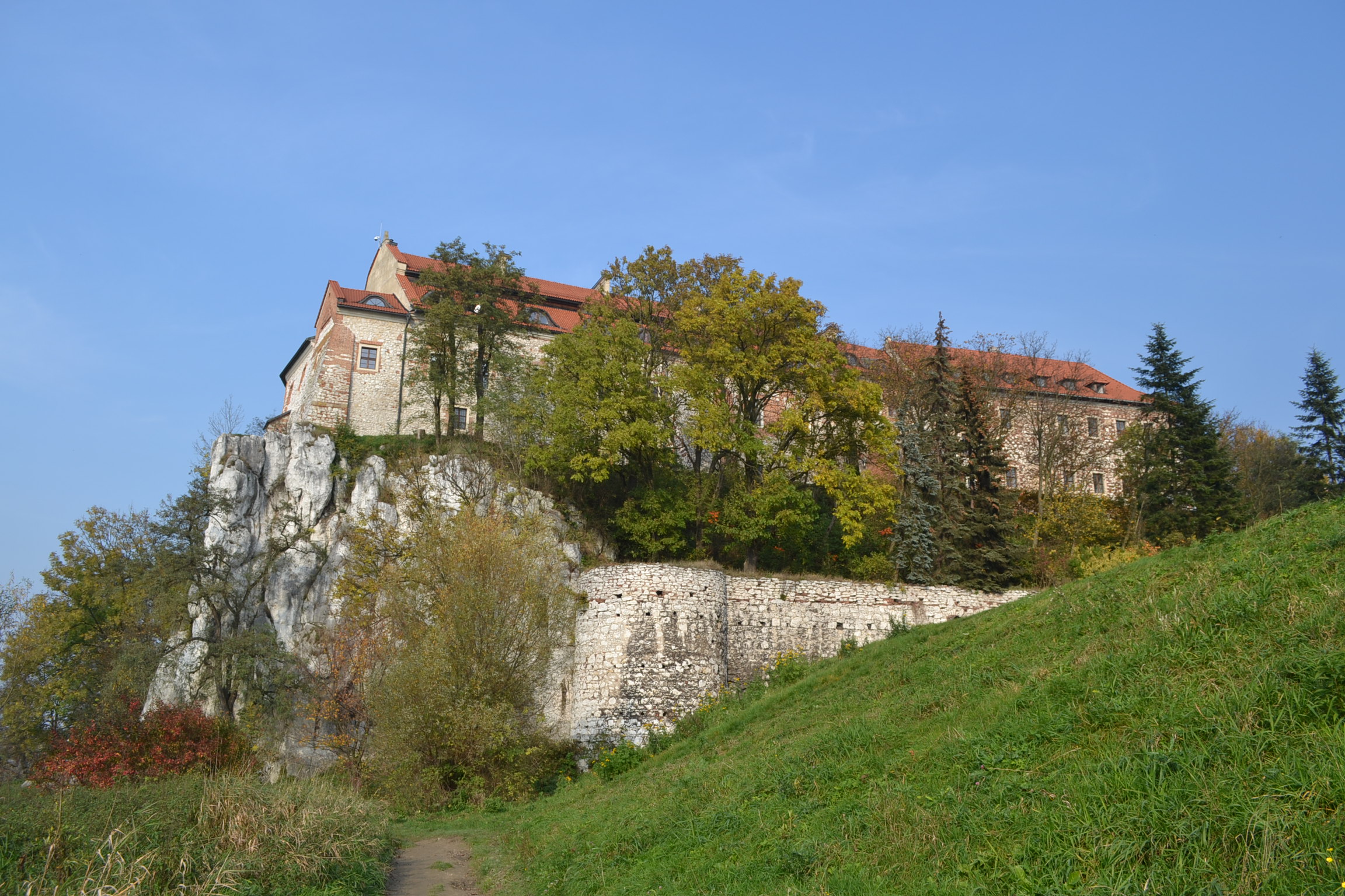 ポーランド最古の修道院！クラクフ郊外・ティニエツ修道院を見て回る