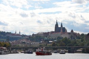 プラハ空港～市内を移動するには？バス・地下鉄・タクシーのどれを使うのが便利？