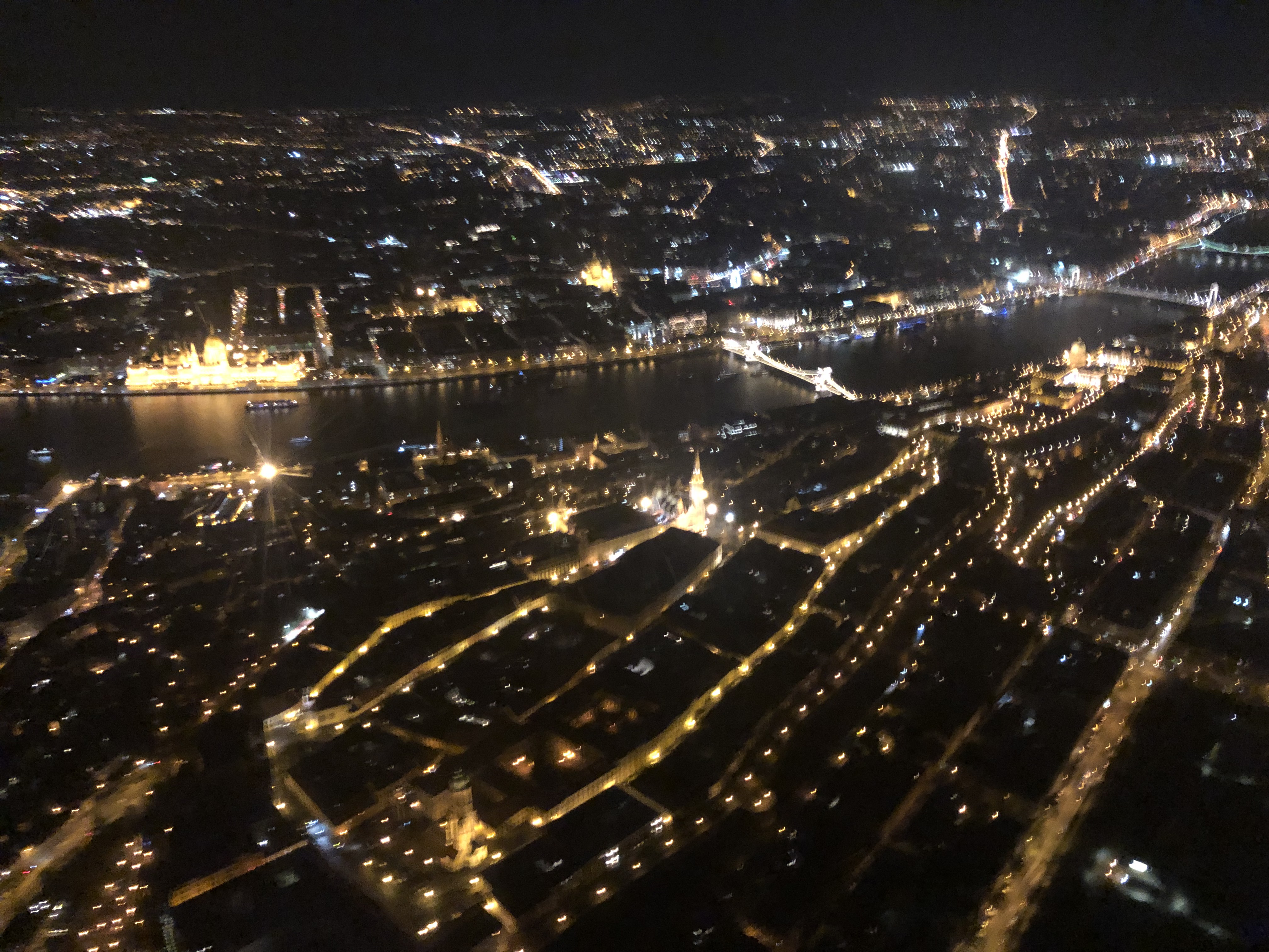 知る人ぞ知る！ブダペスト旅行の締めはチャーターヘリで上空から楽しんで！