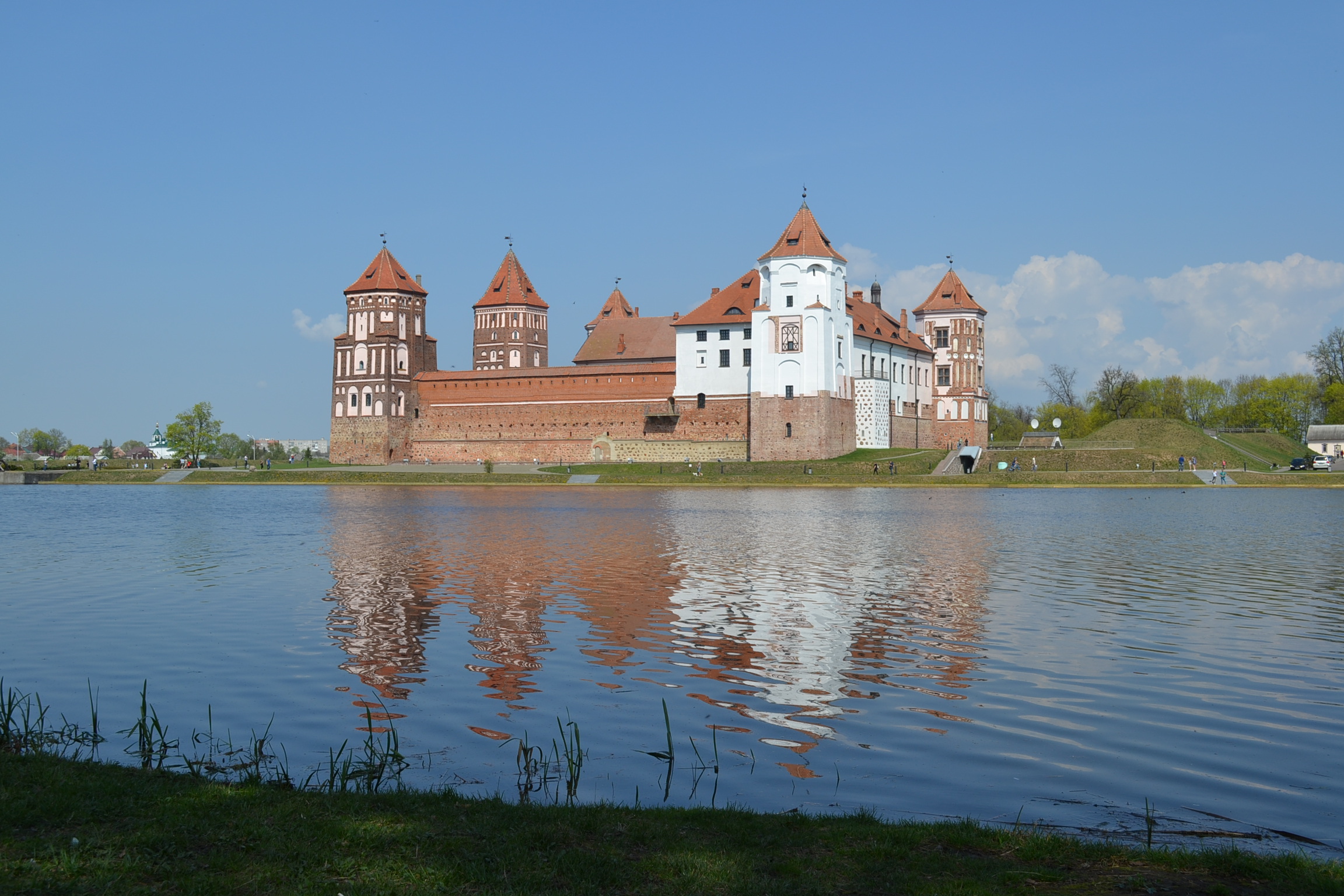 ツアー利用が便利！ベラルーシのミール城とネスヴィジ城（世界遺産）を1日で回る