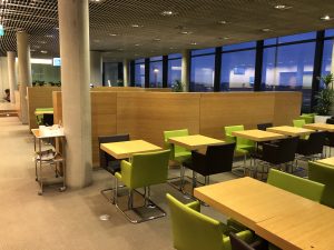 ルクセンブルク・フィンデル国際空港のプライオリティパスラウンジ「The Lounge」を使ってみた（ホテル探しのヒントもあり）