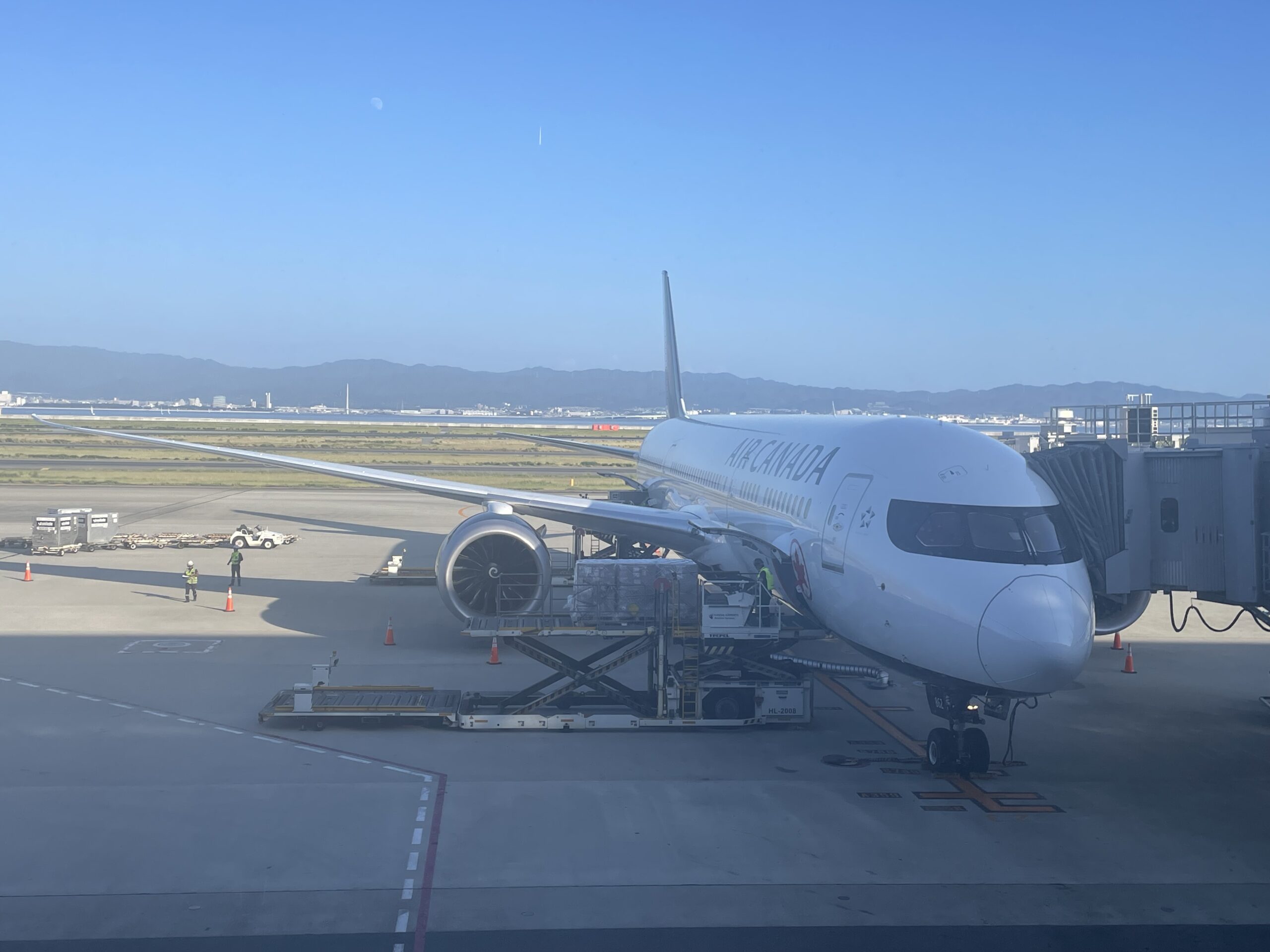 エアカナダAC24便エコノミークラス搭乗記|関西〜バンクーバー便の機内食・座席・サービスをレビュー