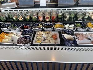 【ワルシャワ・ショパン空港】LOTビジネスラウンジMazurek訪問記｜シェンゲン圏外ラウンジの食事・シャワーを紹介